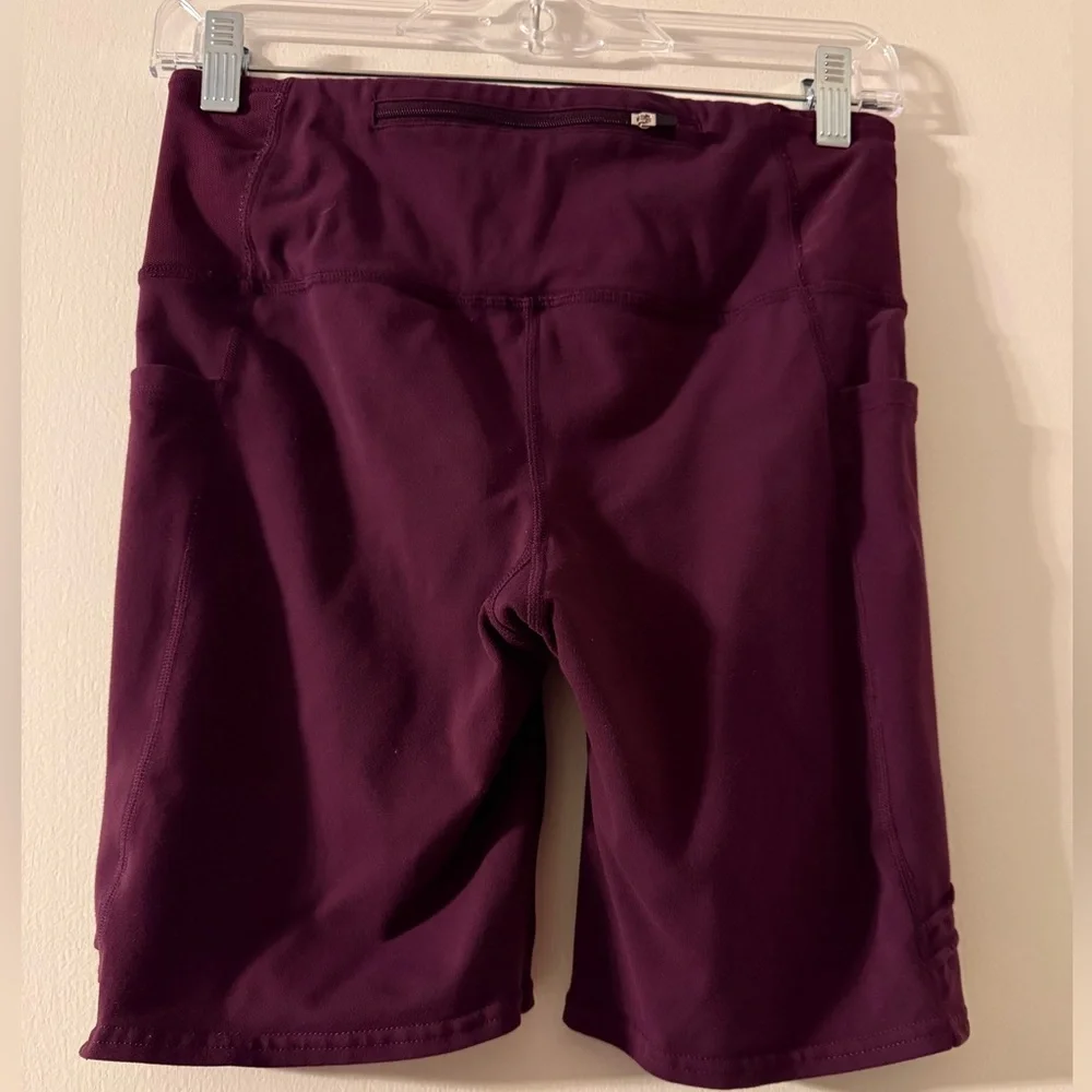 Oiselle Mid Length pocket jogger shorts. Empire Size 6. - Picture 3 of 4
